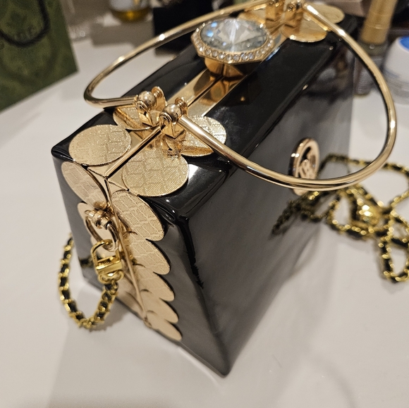 Elegant Black and Gold Women's Bag - Picture 8 of 11